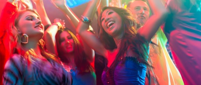 Frauen antanzen im Club: Wie Du Mädels in der Disco klarmachst!
